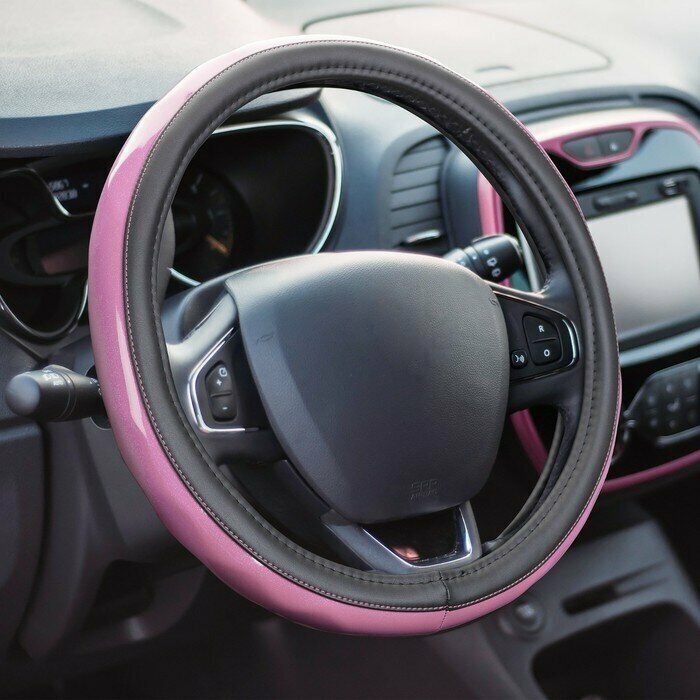 Оплётка руля AUTOPROFI AP-1931 BK/PINK экокожа дикоративная прострочка по ободу прострочка в цвет гладкая основа чёрн/розовый разм М