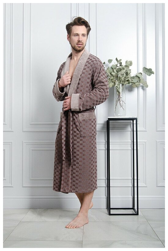 Облегченный велюровый мужской халат с орнаментом, цена 3550 руб. купить в  Жирнове