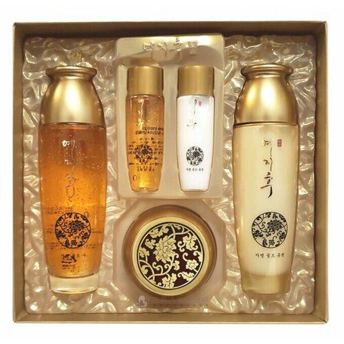 Набор подарочный для лица с золотом и экстрактом красного женьшеня BERGAMO Yezihu Gold Skin Care Set 3 pc 6999₽
