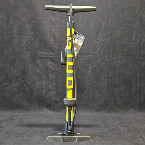 Насос напольный GIYO GF-55E с точным механическим манометром корпус из стального сплава 160 psi желтый 2565₽