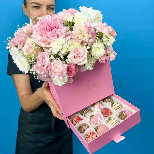 New BOX Подарочный набор из цветов и клубники в шоколаде 717. Leora Flowers дом цветочной моды