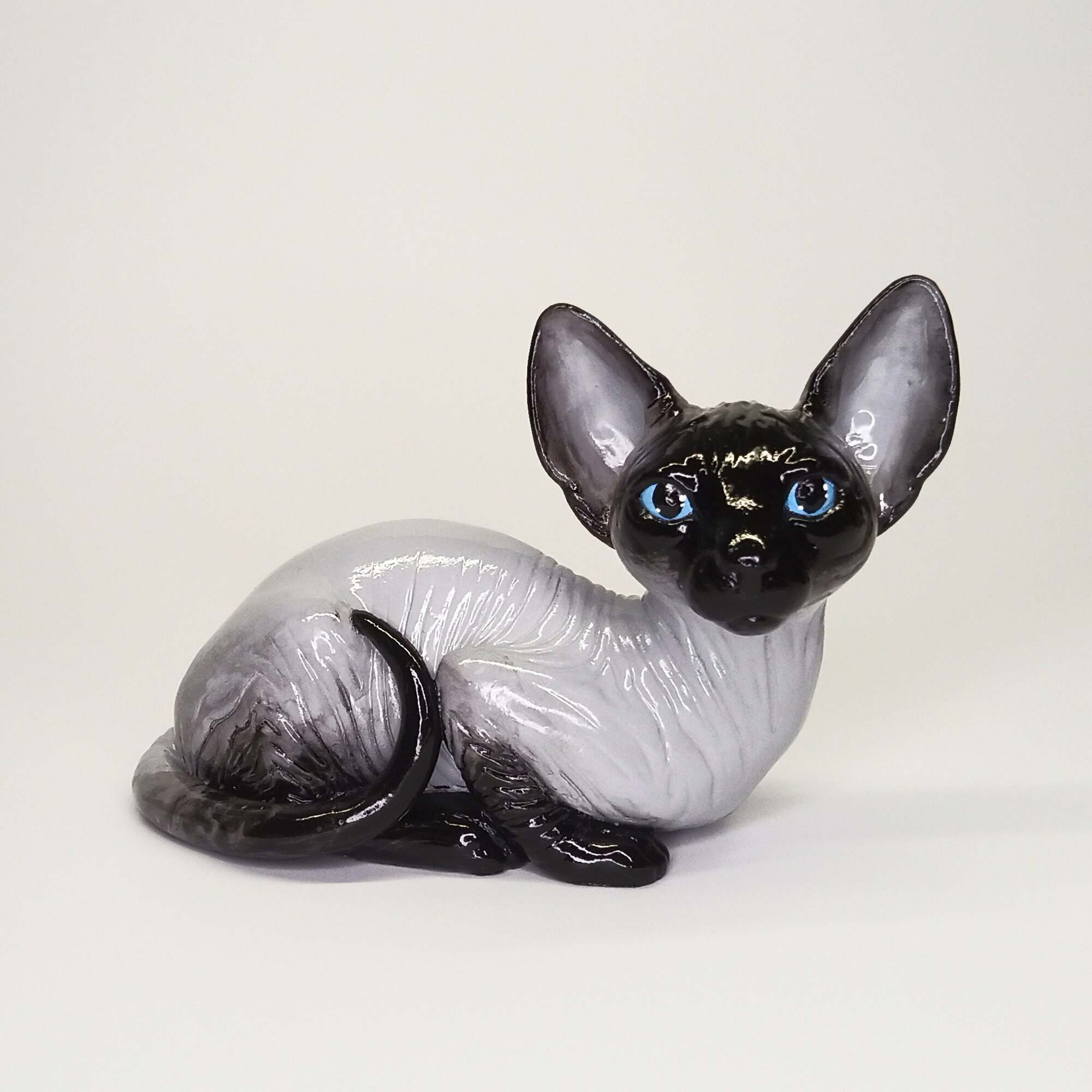 Фигурка кошки сфинкс "Мечтатель", серый поинт, ручная работа.