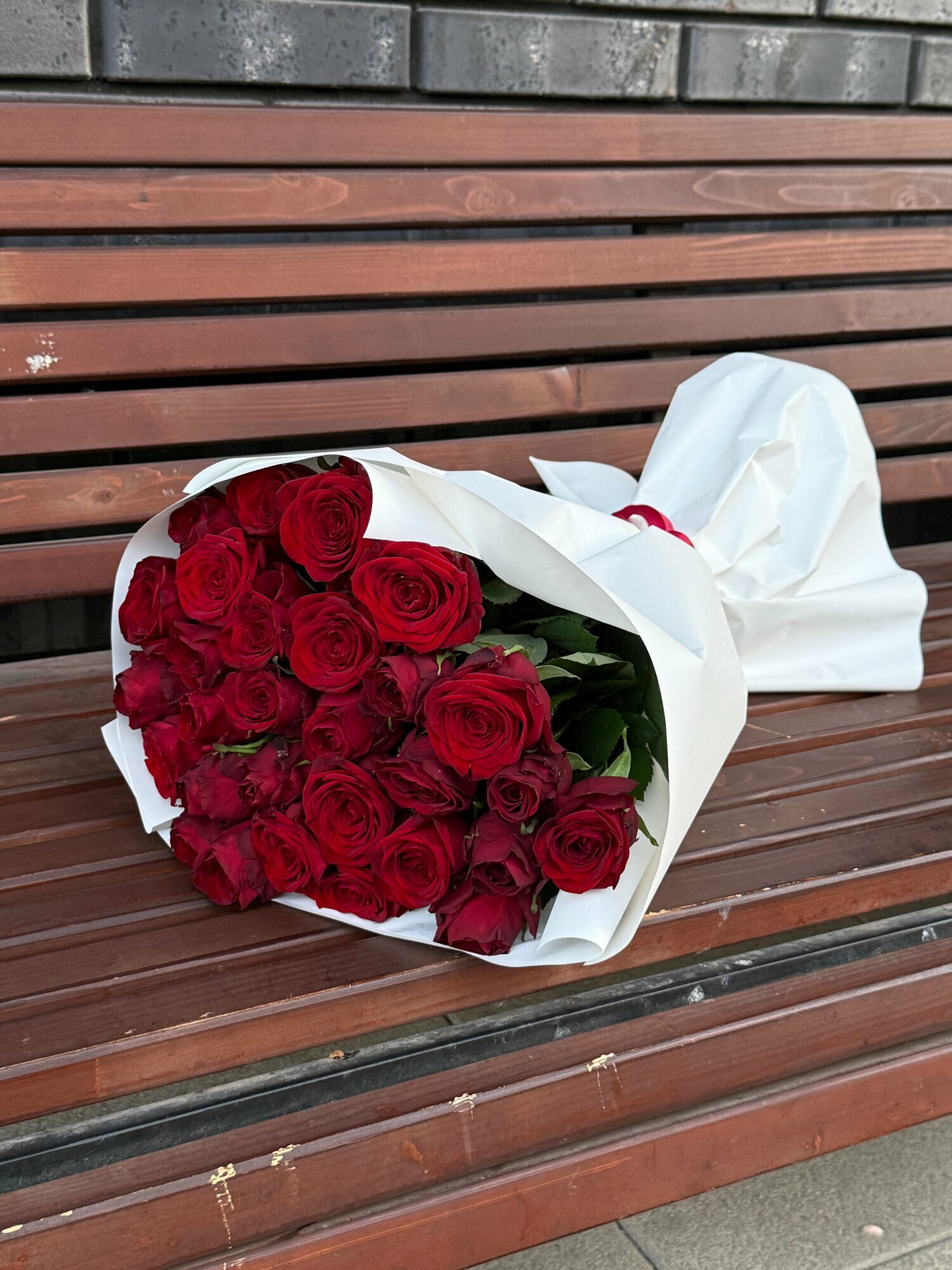 29 Роз Монобукет Fragrant Flowers Россия красный высота 60см