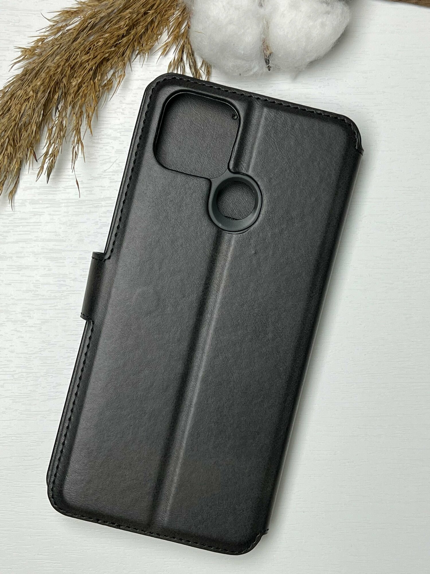 Чехол книжка для Realme C25/C25s кожаный с магнитной застежкой (Реалми С25/Ц25с) с хлястиком, с функцией подставки, черный — фото 1