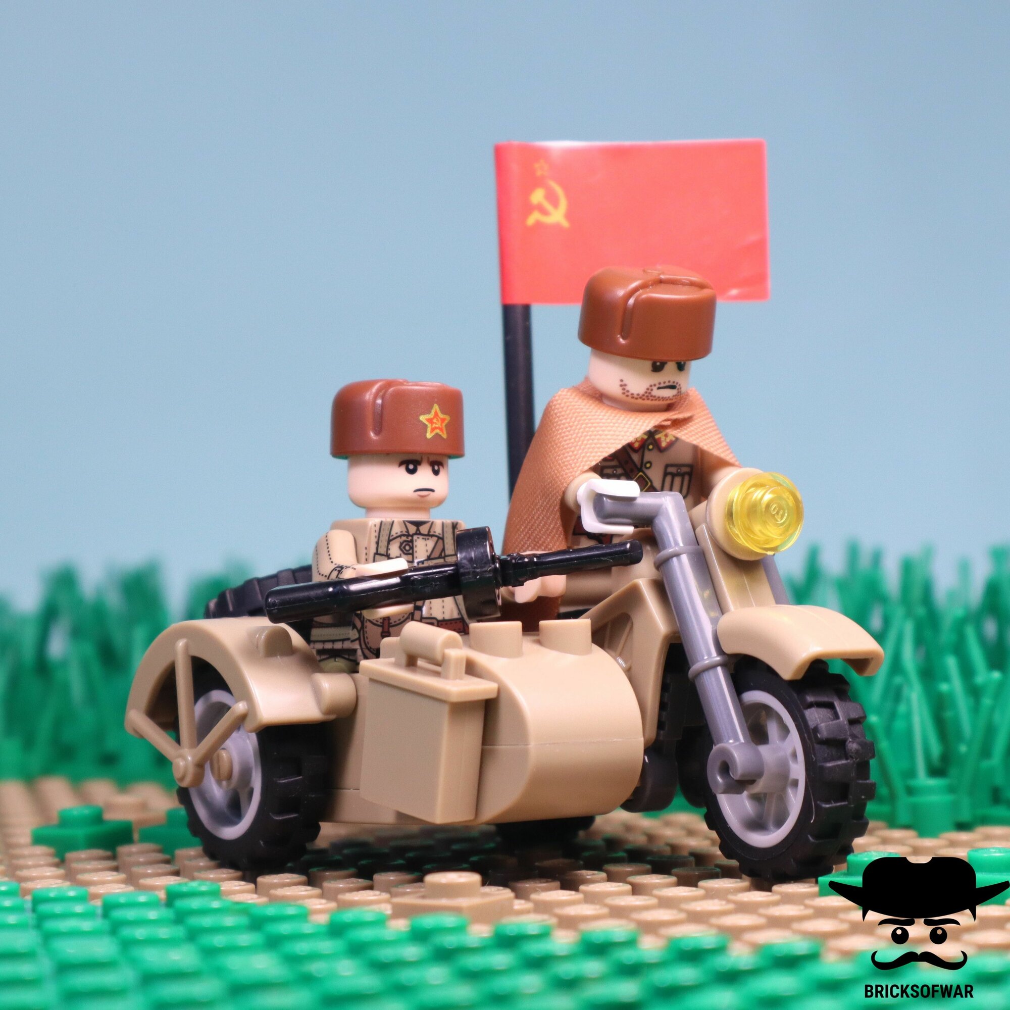 Конструктор солдаты советской армии на мотоцикле. Фигурки военных Красной Армии СССР с оружием