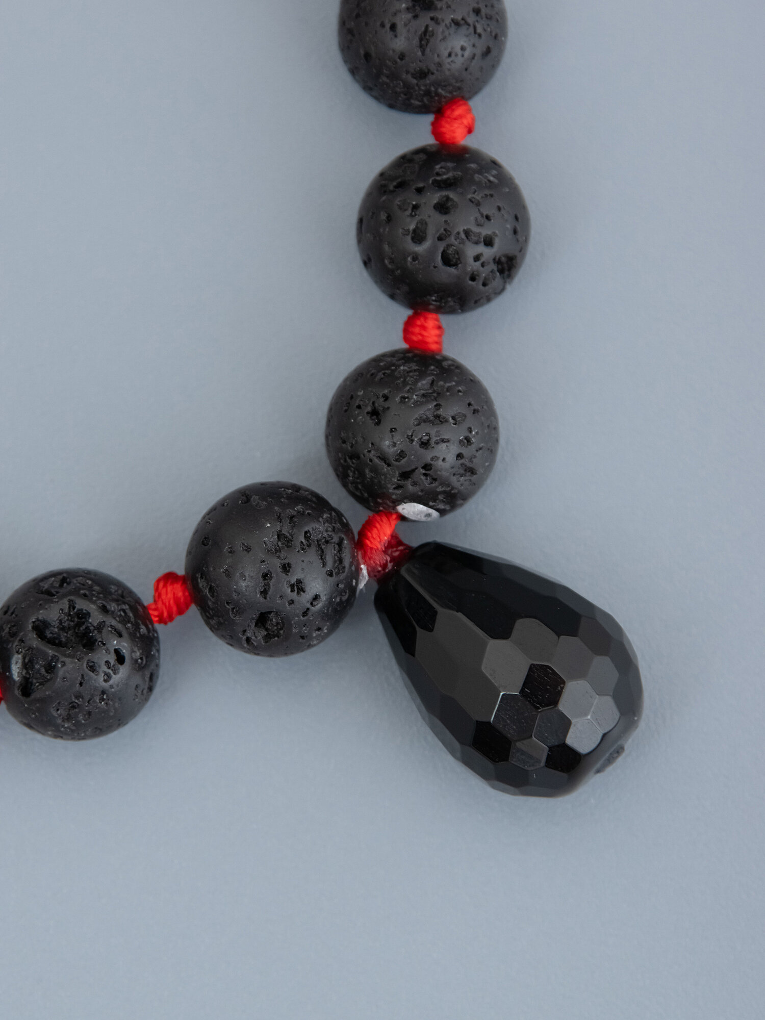 Чётки ЖемАрт, вулканическая лава, агат, черный/красный — фото 1