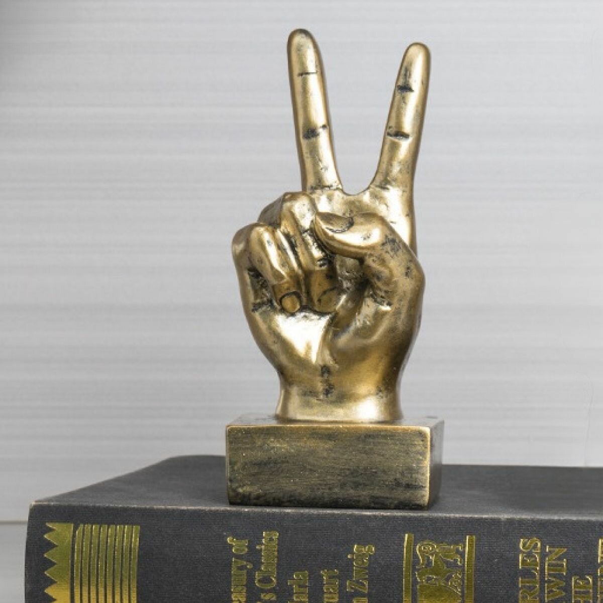 Статуэтка интерьерная Рука Victory для декора интерьера — фото 1
