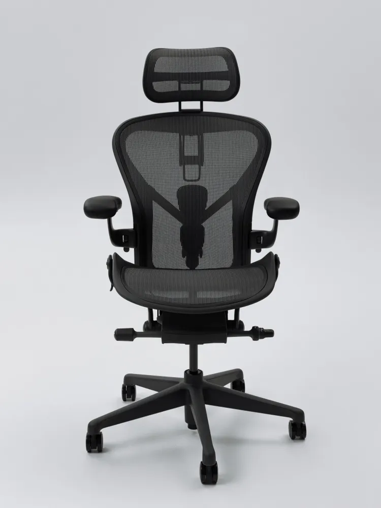 Кресло Herman Miller Aeron Graphite / Nylon, размер C