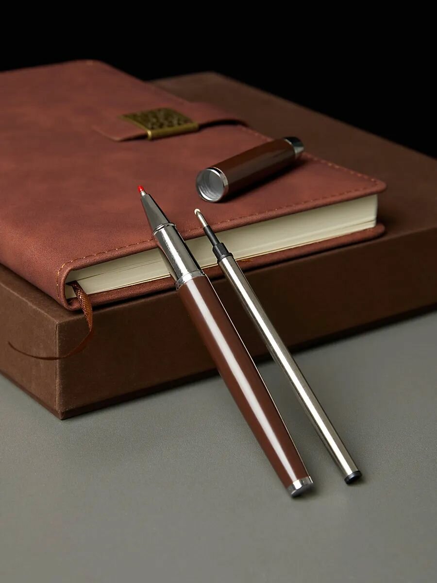 Подарочный набор ежедневник с ручкой недатированный А5 коричневый — фото 1