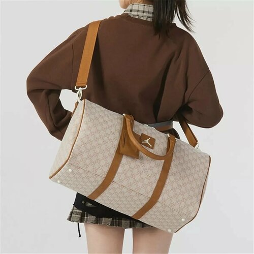 Сумка спортивная Jordan 25 л 20х27х47 см ручная кладь черная 20999₽