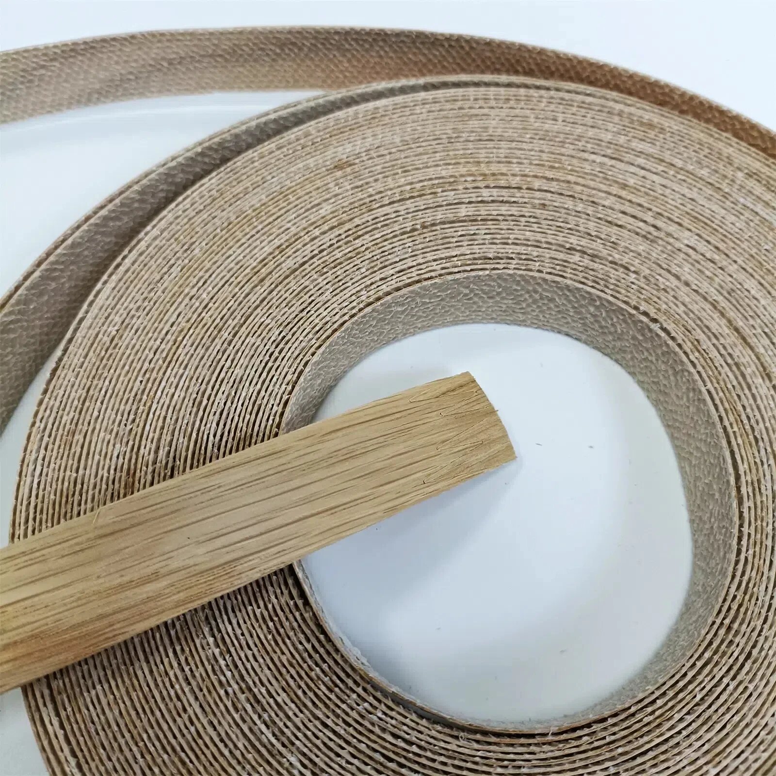 Кромкооблицовка из настоящего белого дуба предварительно клеенный рулон из железо на деревянном шпоне в упаковке с термоплавким клеем фанерная окантовка для мебели Белый дуб 50mmx15m