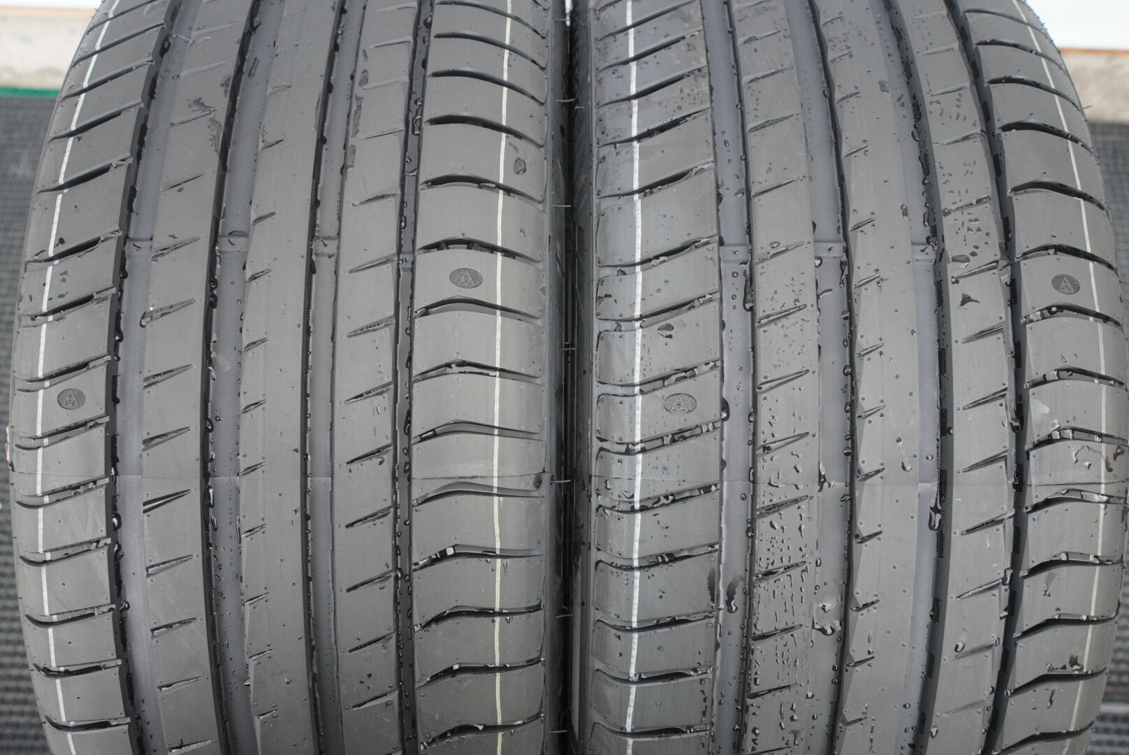 Летняя автомобильная шина Triangle EffeXSport TH202 255/45 R19 104Y, дорожная