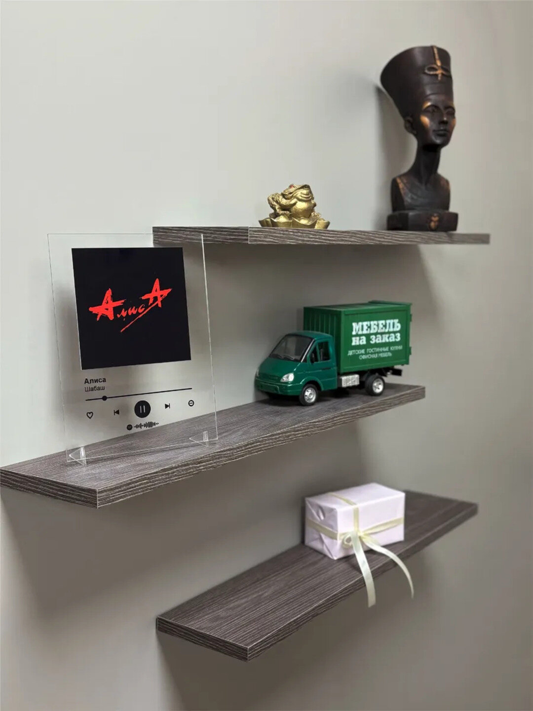 Полка парящая длина 40 см 3шт в комплекте, настенная, навесная, открытая, со скрытыми креплениями, для книг и сувениров