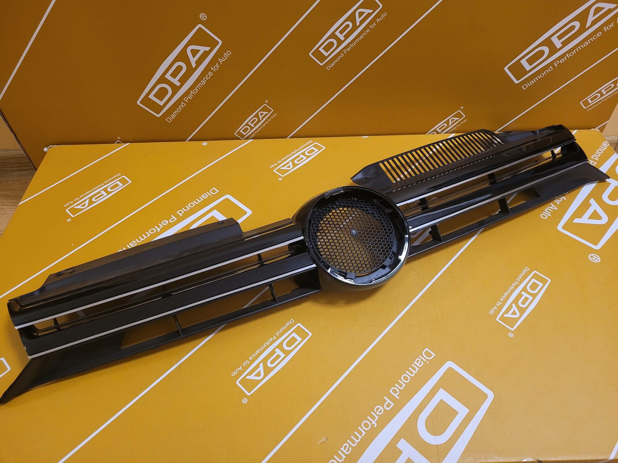 Решетка радиатора VW Golf VI 2009-2011 (ОЕ: 5K0853651AGZLL) DPA арт.88530307502 — фото 1