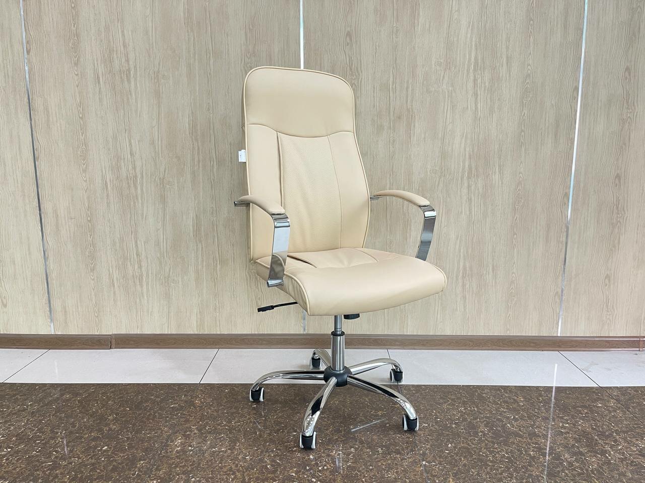 Идеальное, удобное и красивое кресло для дома и работы 1118 Beige — фото 1