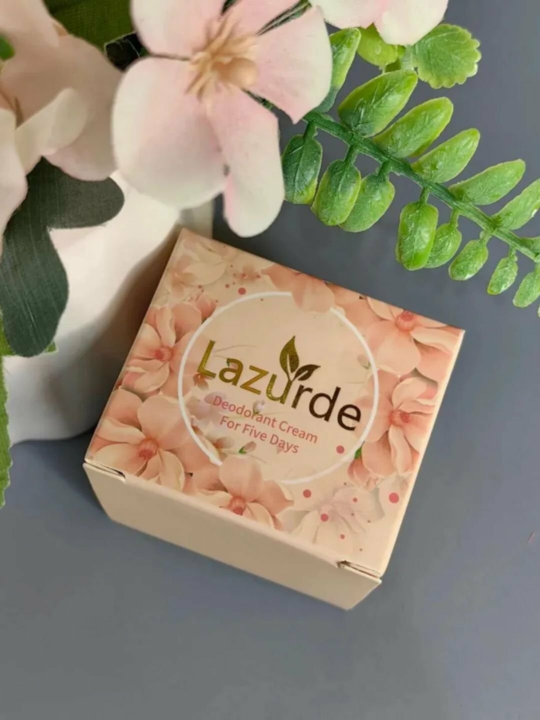 Кремовый дезодорант-антиперспирант для женщин, против потоотделения, с парфюмом, без спирта.