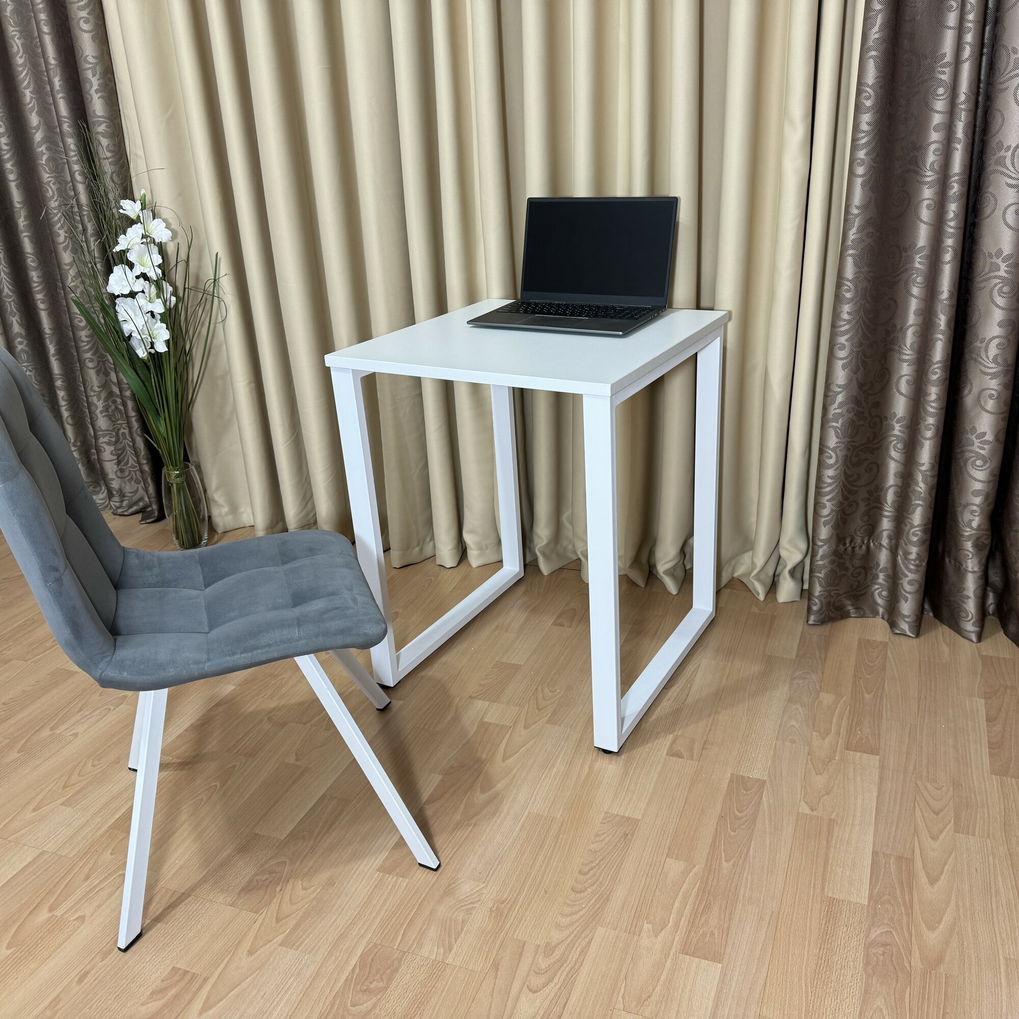 Стол письменный лофт 60*60 см. Столешница 22 мм Белые ножки. Компьютерный, офисный