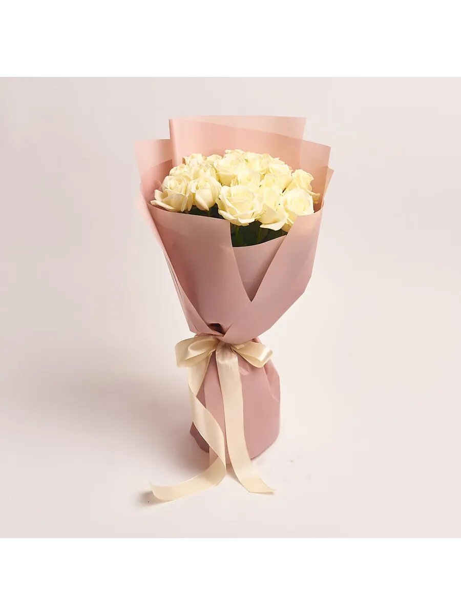 Букет живых цветов из 19 белых роз 40 см в кремовой пленке от АзалияНау