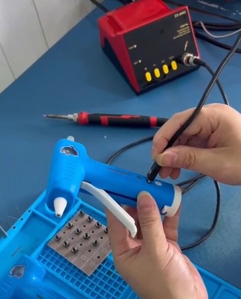 Картинки Клеевой пистолет аккумуляторный Zhongdi ZD-5L без акк.