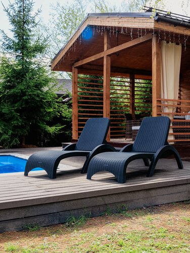 Изображение товара Комплект садовых шезлонгов Royal Family MARK из пластика, антрацит (2 шт.)