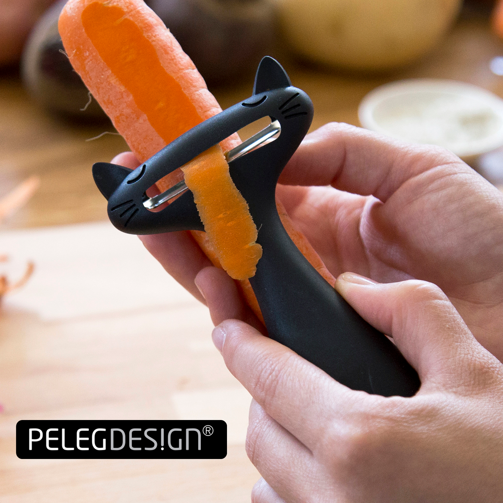 Нож для чистки овощей Peleg Design CatPeeler, черный