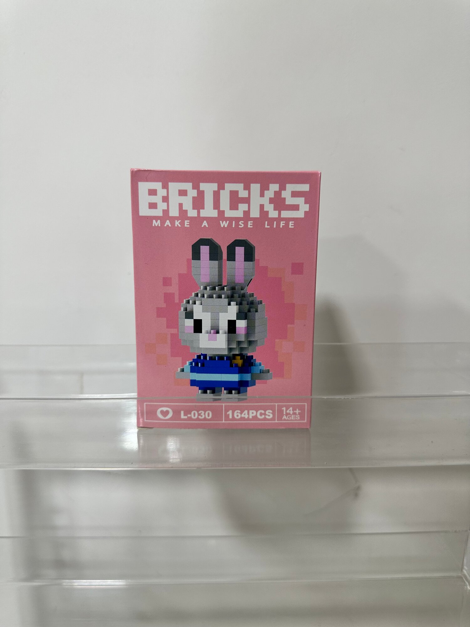 Мини-нано-конструктор в стиле персонажей Disney bricks Брикс . Развивает внимание, мелкую моторику и воображение.