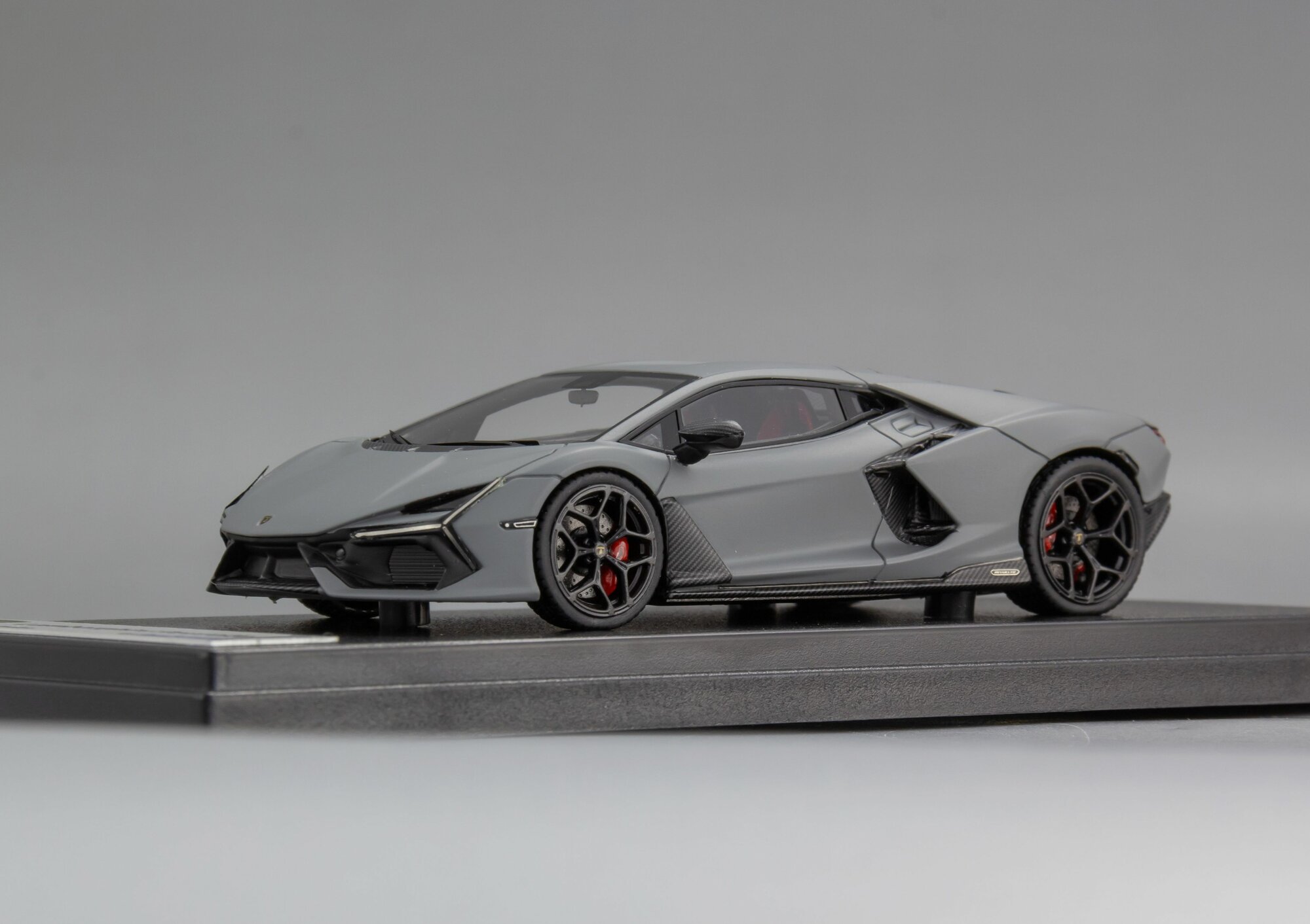 Масштабная модель Lamborghini Revuelto — фото 1