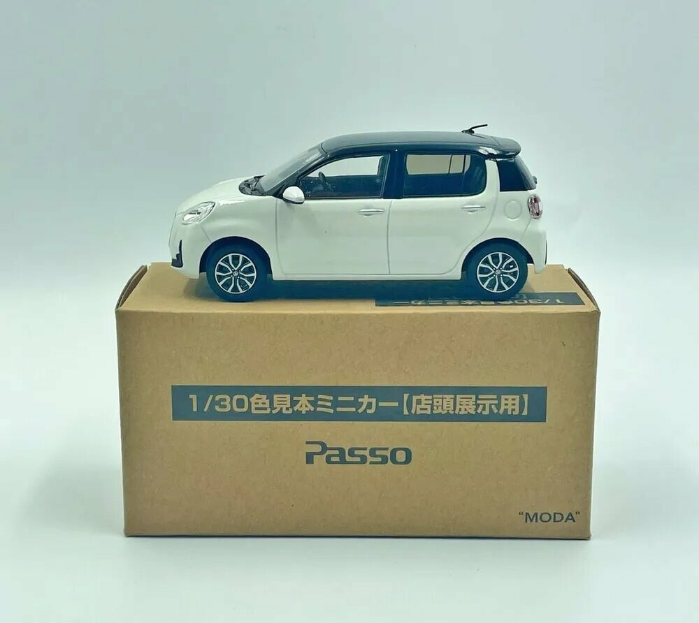 Машинка original factory 1:30 TOYOTA PASSO Collection die cast alloy car model decoration gift