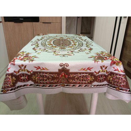 Скатерть с золотым и серебрянным фоном 120х150