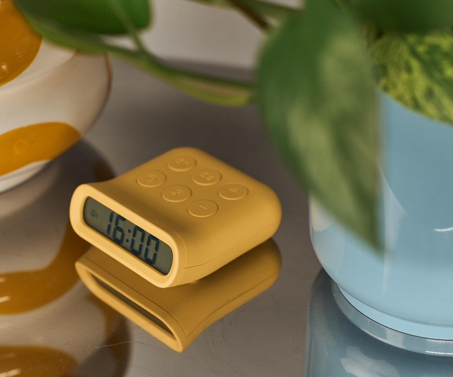 Изображение Часы будильник настольные электронные MUID на батарейках ретро