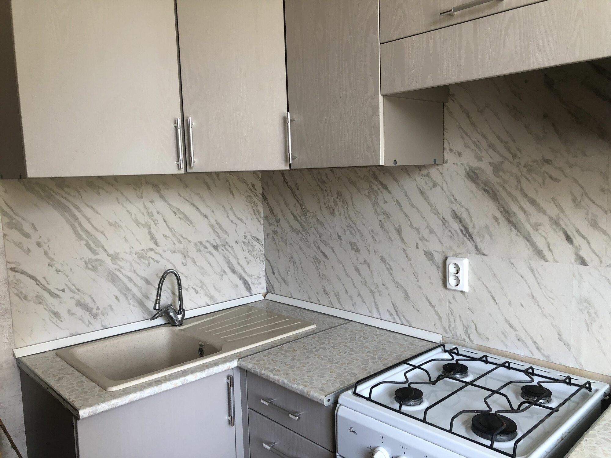 фото Серо-белый