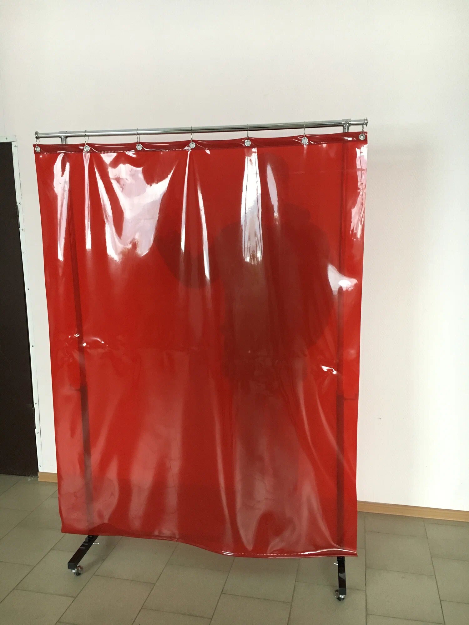 Штора сварочная Weldtex PVC (1400х1800) красная ТУ28.29.70-002-62162486-2017 — фото 1
