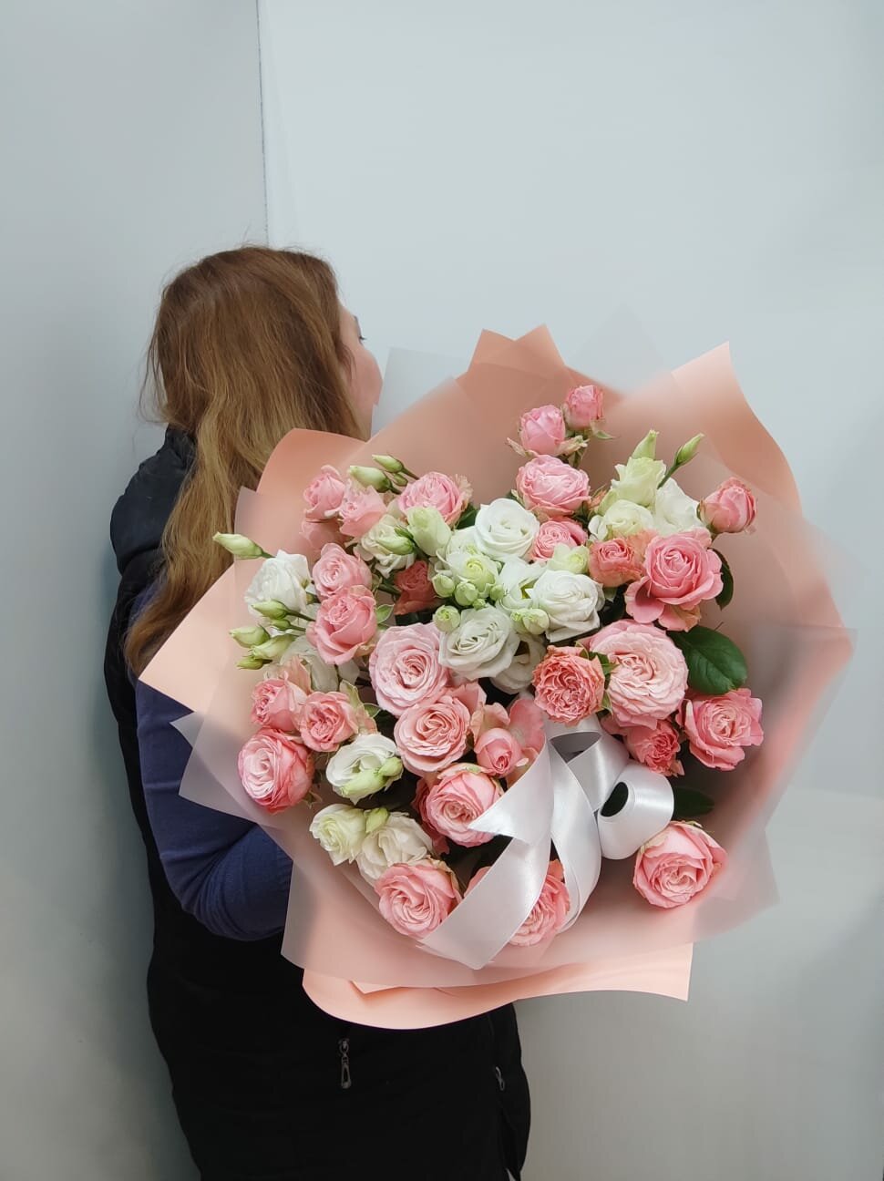 Букет "Нежность" эустомы и пионовые розочки для любого повода