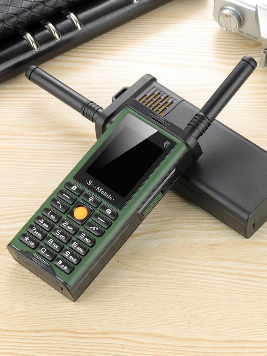 S-g8800 Мобильный телефон с питанием для наружного использования GSM 2G с четырьмя SIM-картами, четырьмя режимами ожидания и подъемной антенной с функцией кнопки (поддерживает русский язык)