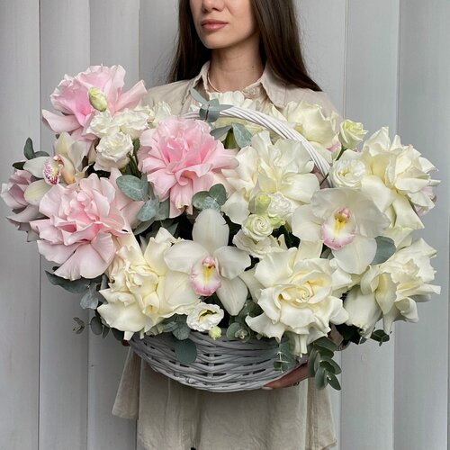 Изображение товара Роскошная корзина с французскими розами, орхидеями и эустомой Ver flowers