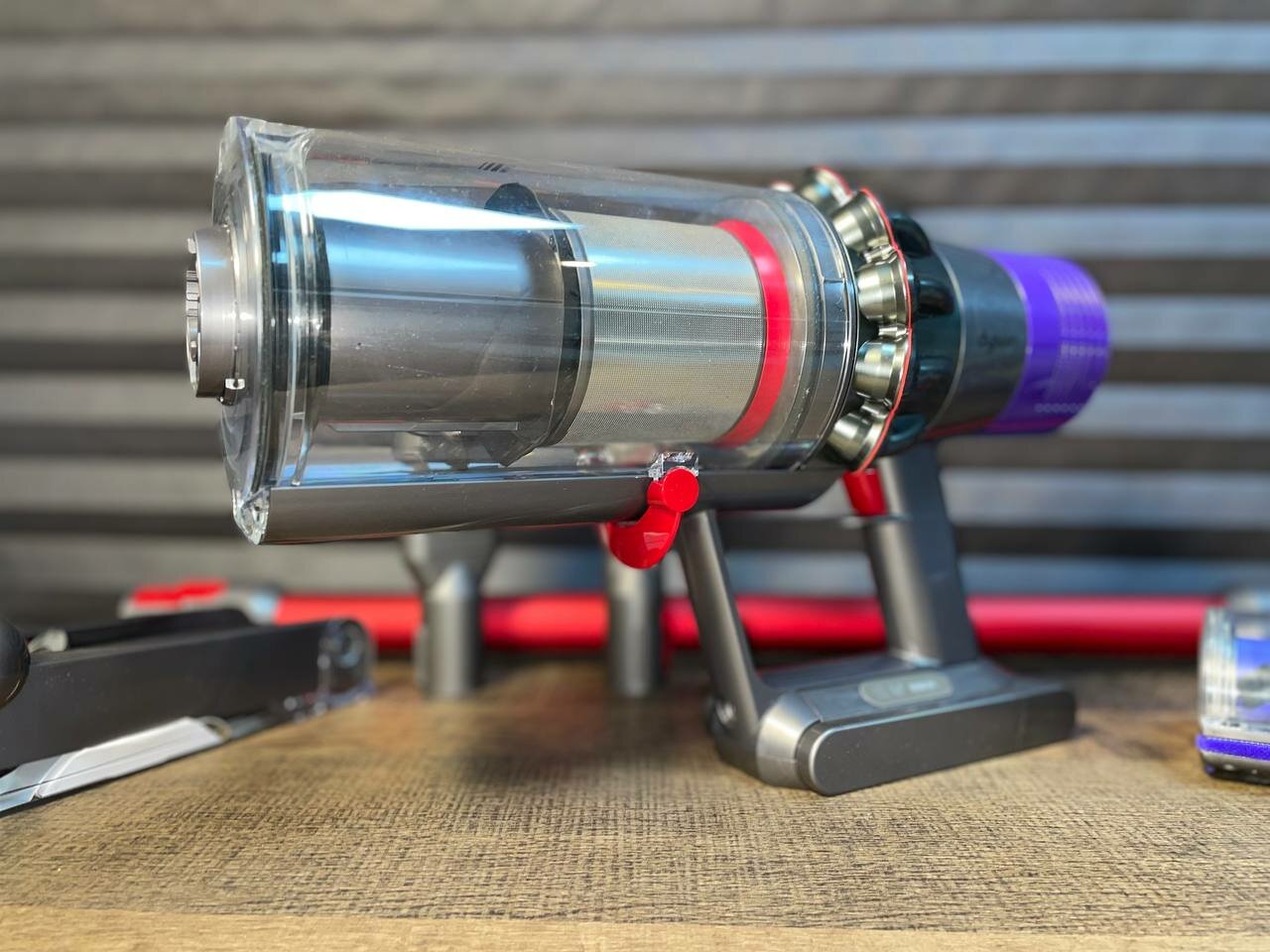 Пылесос Dyson V10 Motorhead UK (SV27), вертикальный, сухой, 525Вт, 0.76л