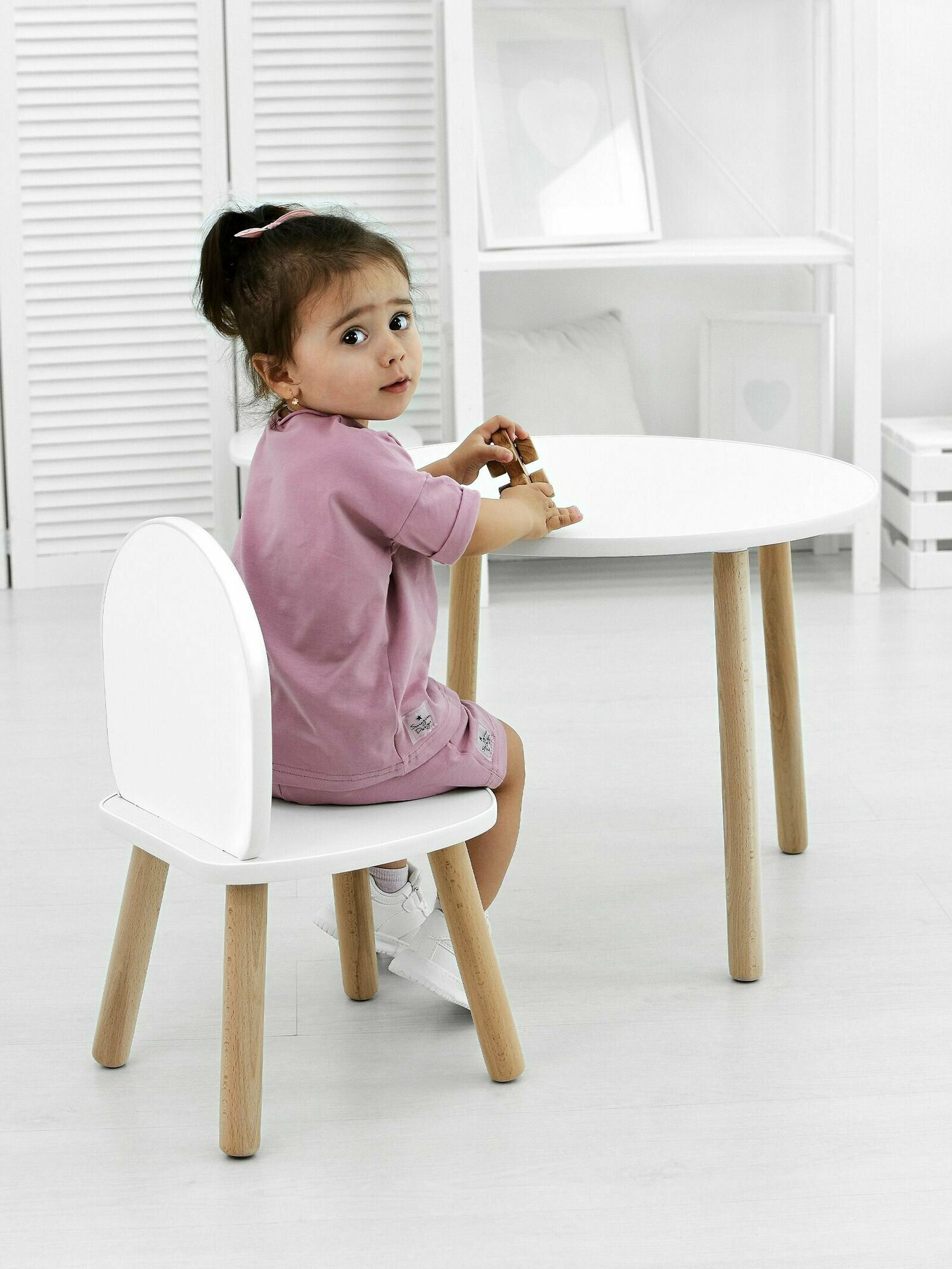 Детский стол и стул из дерева MEGA TOYS Круглый комплект деревянный белый столик со стульчиком / набор мебели для детской комнаты - фотография № 2