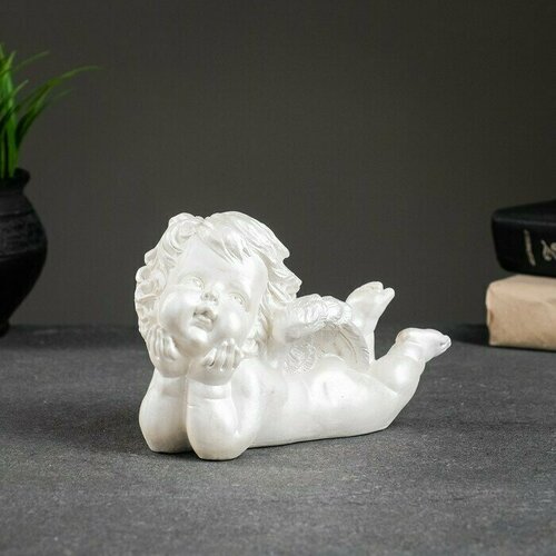 Фигура Ангел лежит на ладошках перламутровый 12х16х10см 876₽