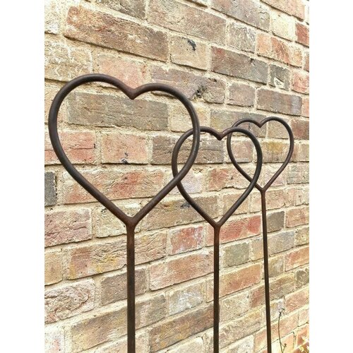 Опора одна для цветов и растений металлический пруток 1м сердце