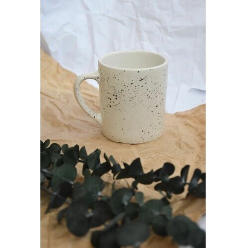 Кружка фарфоровая в крапинку 350 мл