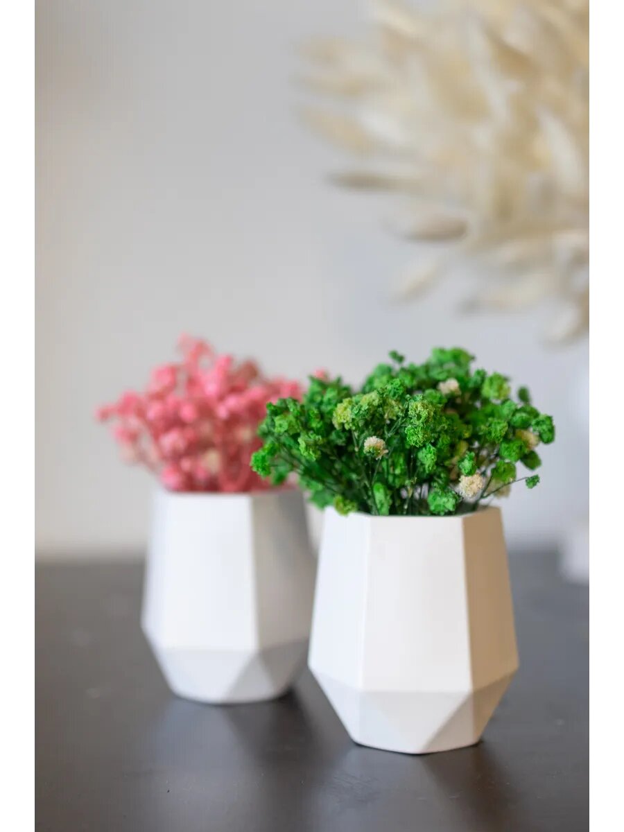 Кашпо StabFlora настольные белые с розовой и зеленой стабилизированной гипсофилой, высотой 7 см — фото 1