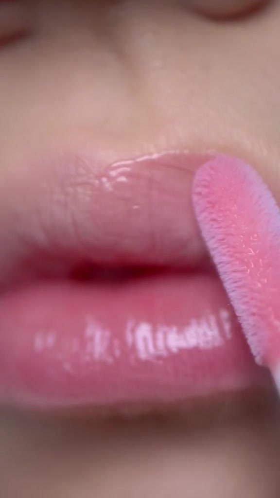 Maybelline New York Блекс для губ Lifter Gloss, , гиалуроновой кислотой, 5.4 мл. N 24 Bubble Gum — фото 1