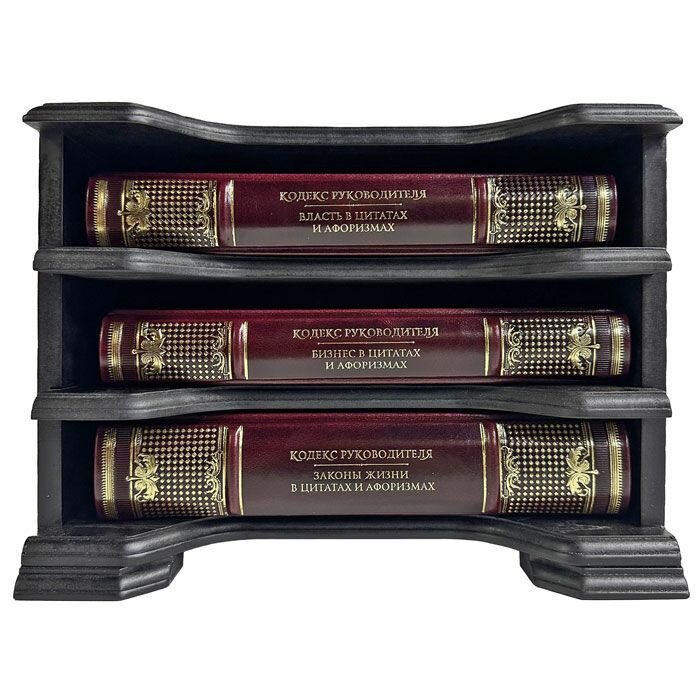 стопка книг в кожаном переплете с тиснением