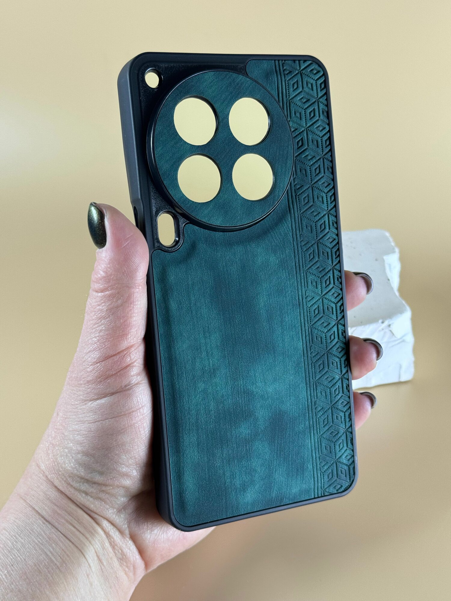 Чехол кожаный на Tecno Camon 30 Premier 5G / Чехол на Техно Камон 30 Премьер 5G с защитой камеры, геометрия, зеленый — фото 1
