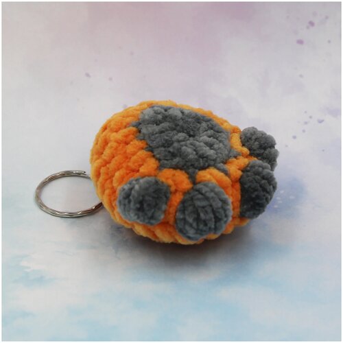 Брелок 22 ПИНГВИНА, вязаная фактура, оранжевый, серый