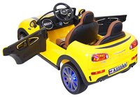 RiverToys Автомобиль Mini Cooper A222AA yellow