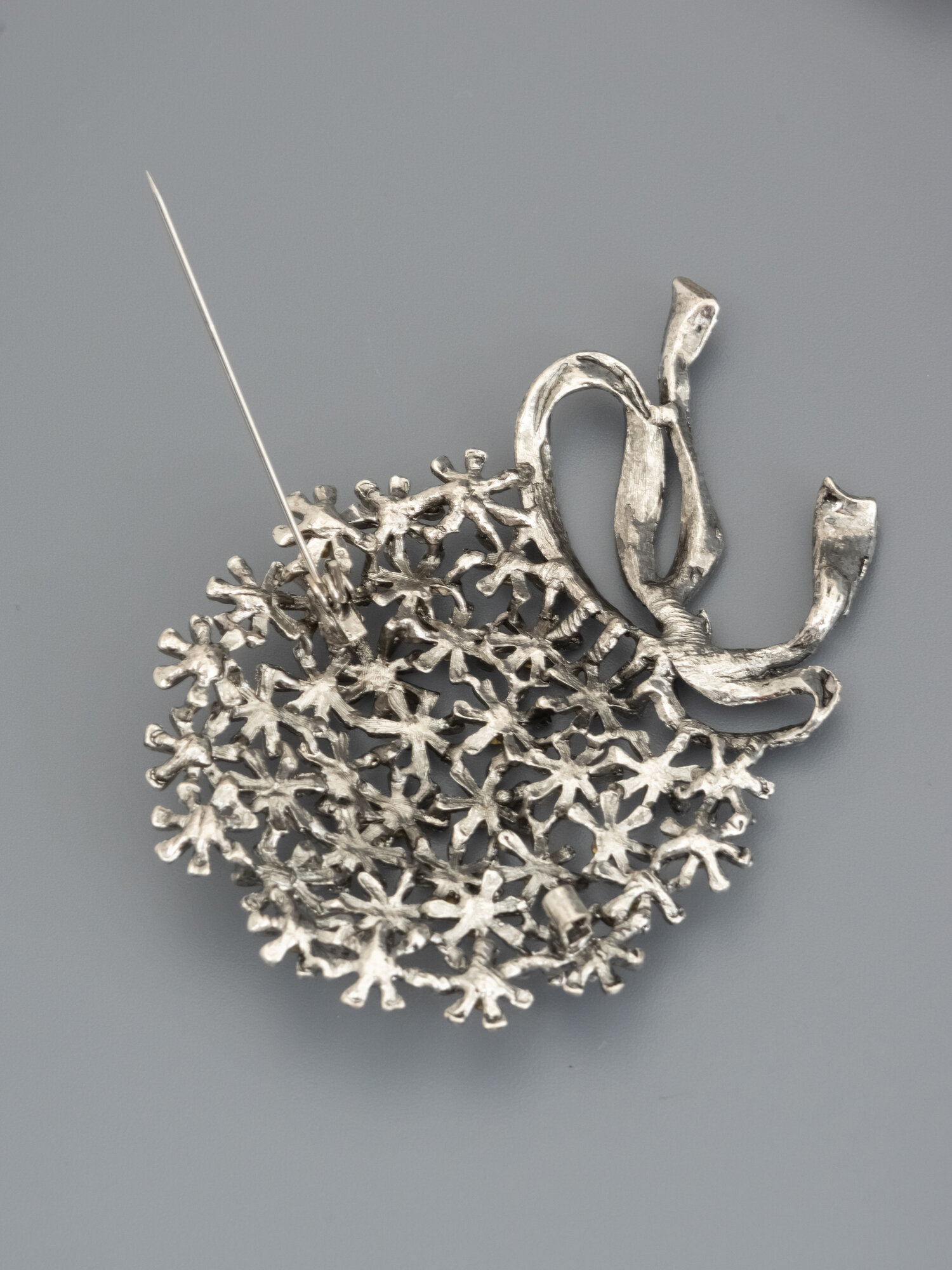 Брошь ЖемАрт, кристалл, 1 шт., серый — фото 1