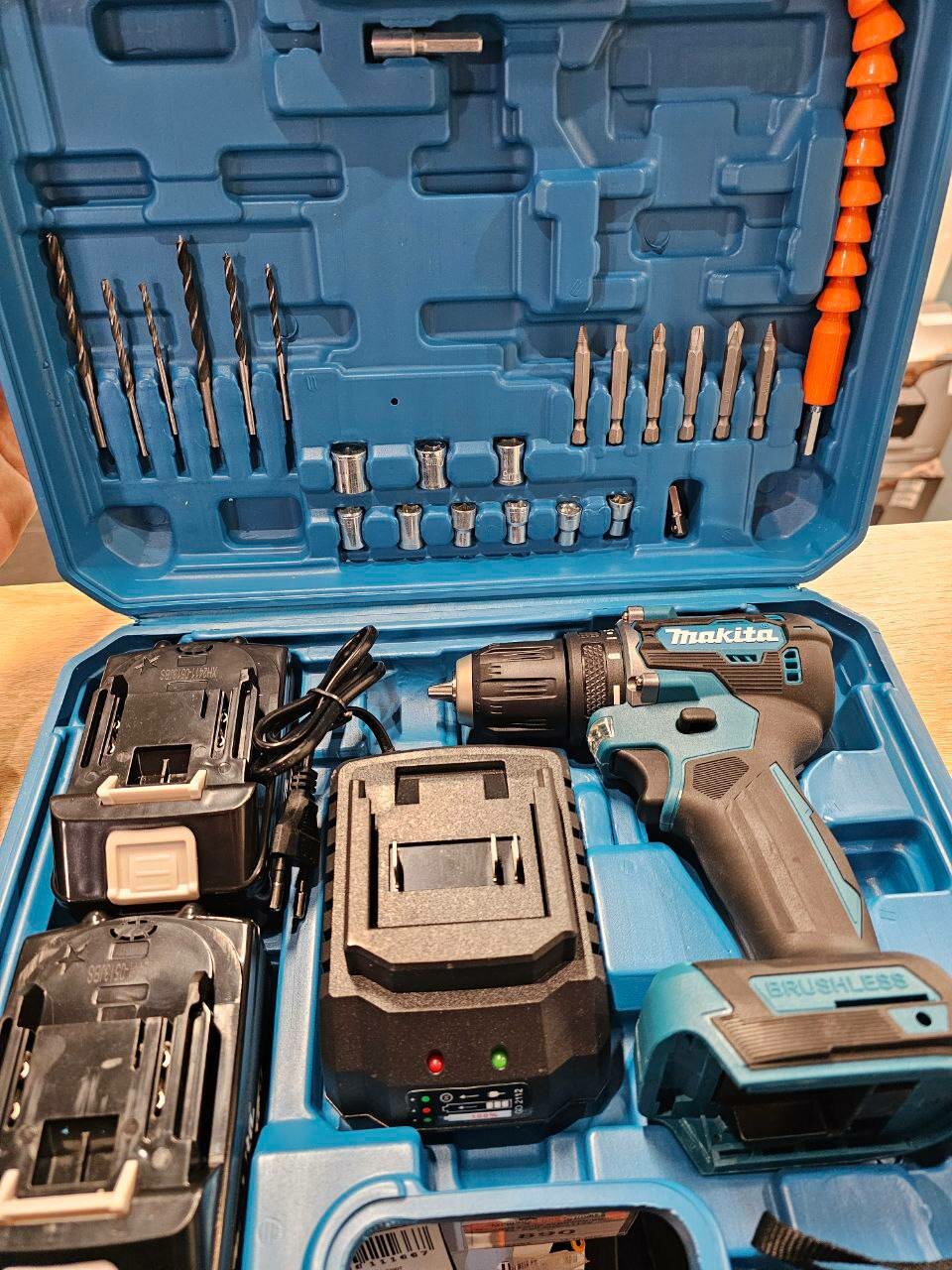 Дрель-шуруповёрт Makita 26V, 2АКБ, от аккумулятора — фото 1