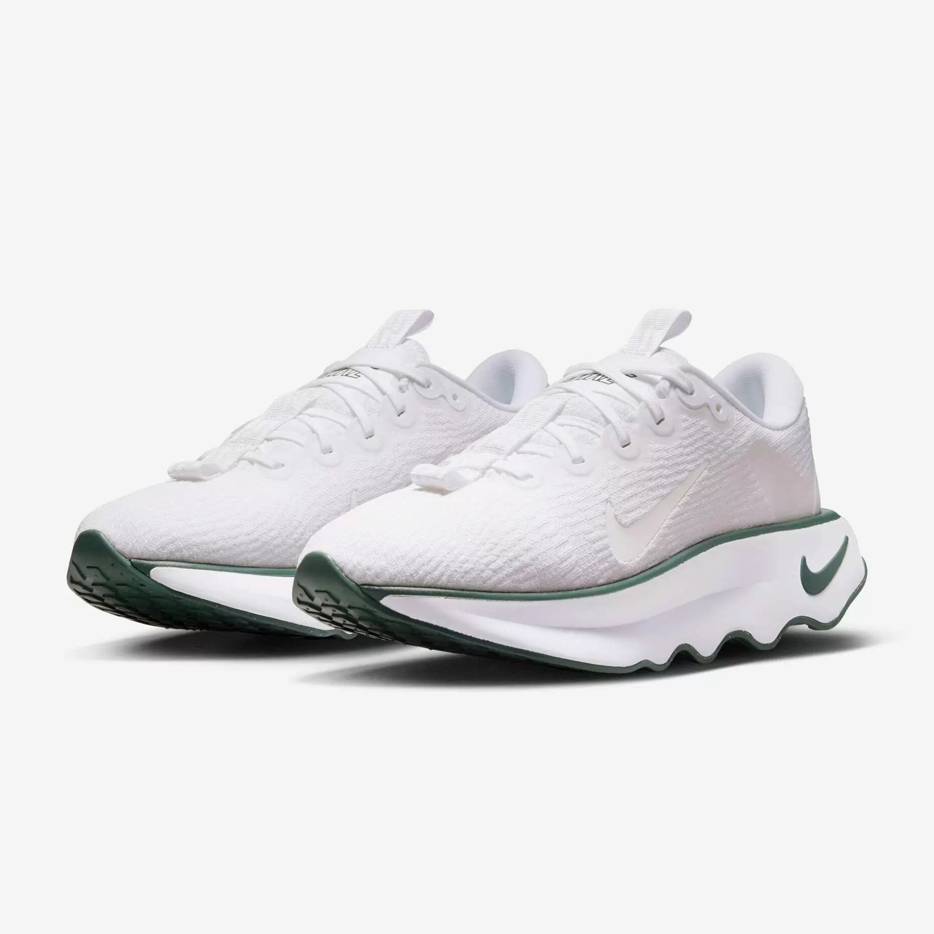 Кроссовки NIKE Motiva, размер 36.5, белый