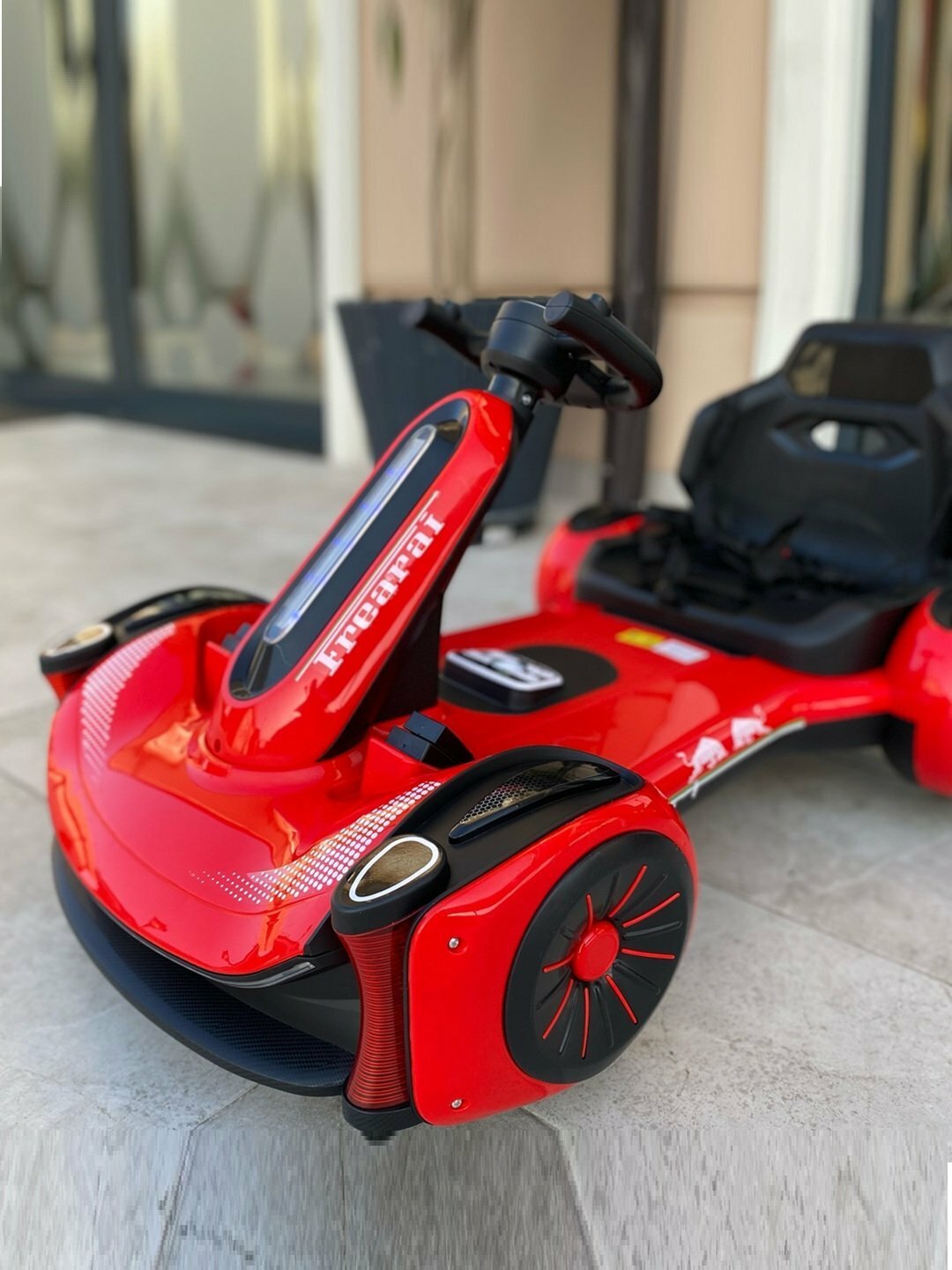 Электромобиль детский "Ferrari", пульт управления, световые эффекты, красный — фото 1